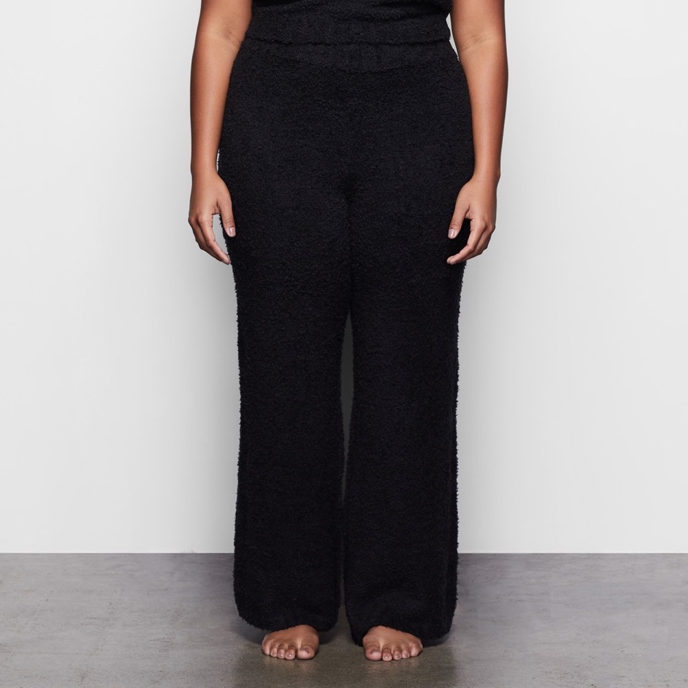SOLD OUT NWT SKIMS COZY Knit Black Pants 4x-5x - Picture 1 of 3